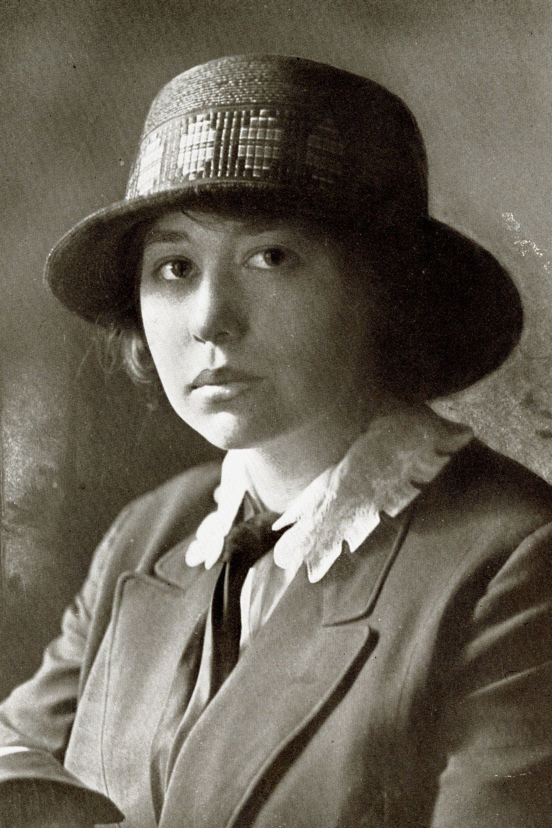 Zoë Akins